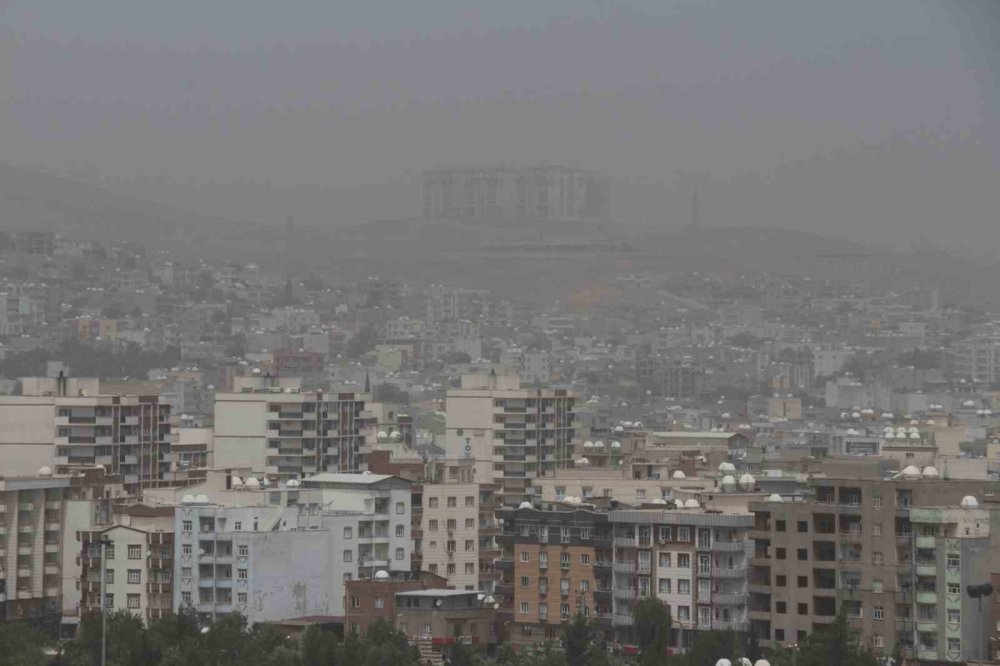 Cizre’de toz taşınımı hayatı olumsuz etkiliyor