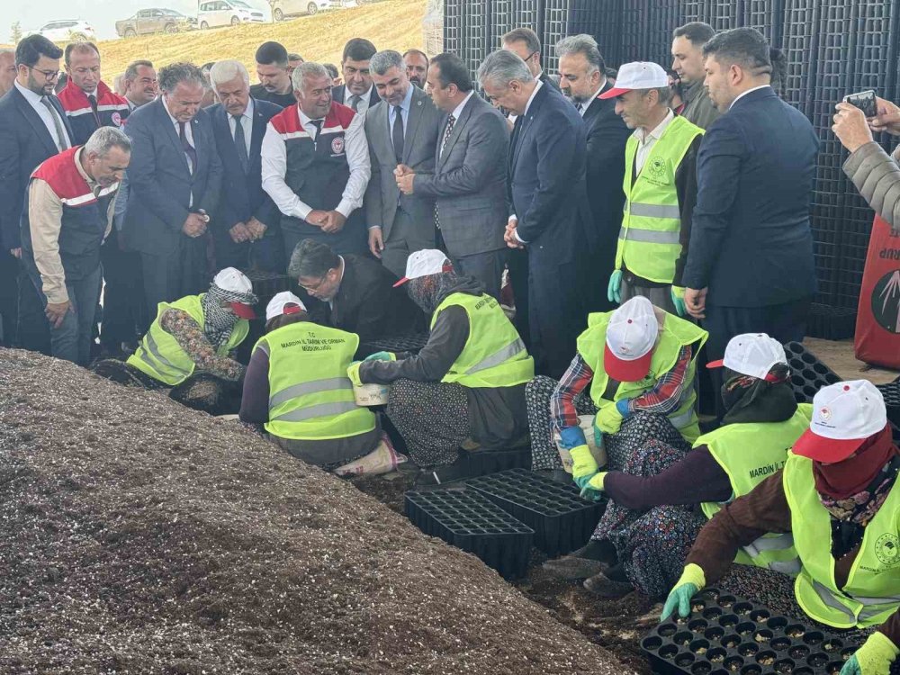 Bakan Yumaklı, Mardin’de tuz çalısı tesisini ziyaret etti