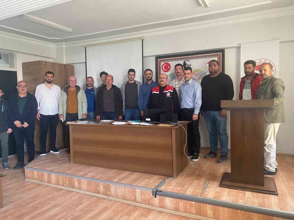 Erzincan’da feromon yayıcı kapsül dağıtımı yapıldı