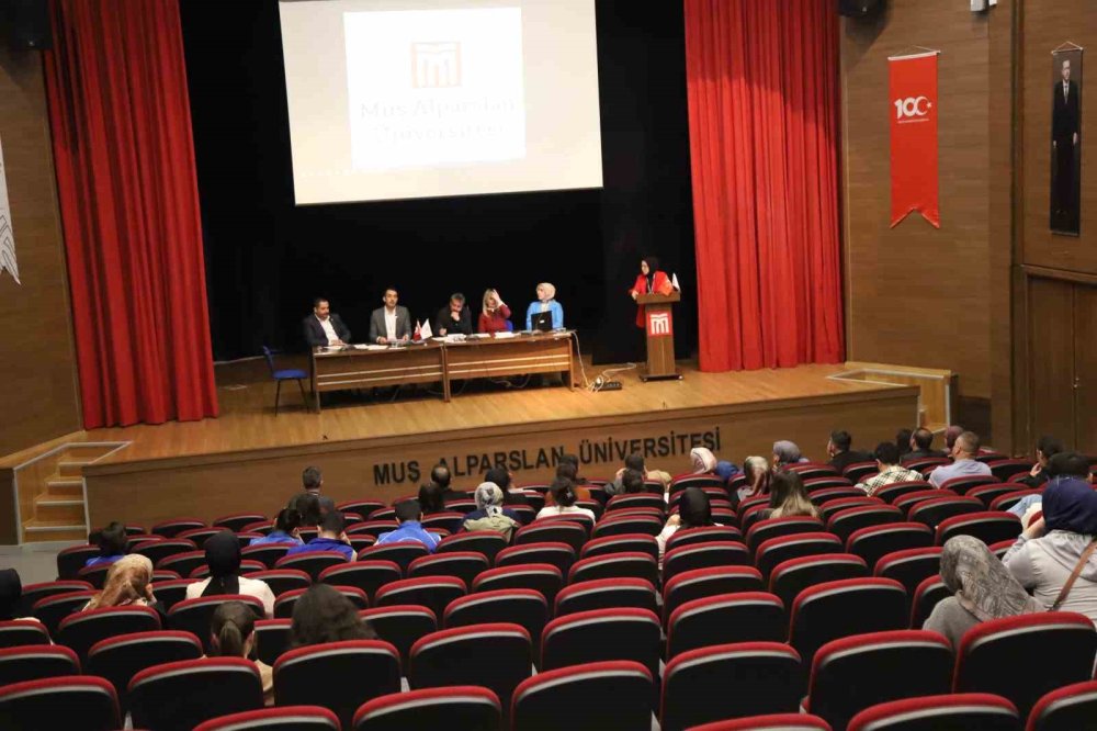 Muş'ta "Teknoloji Bağımlılığına Karşı Yöresel Çocuk Oyunları" projesi çalıştayı