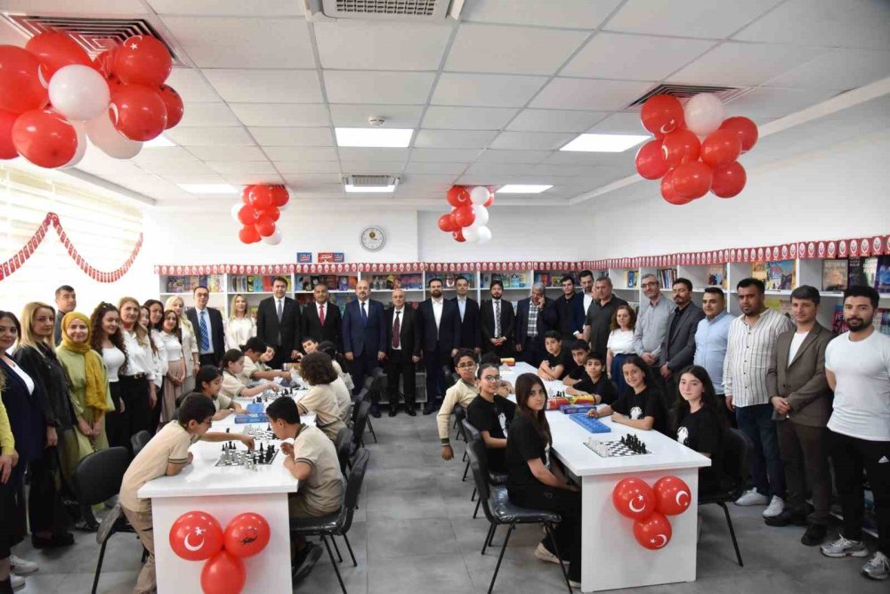Nuriye Zekeriya Kına Ortaokulu’nda Gaziantep Sanayi Odası Kütüphanesi açıldı
