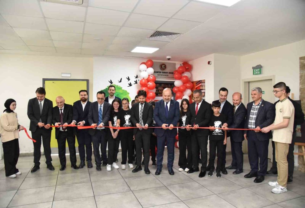 Nuriye Zekeriya Kına Ortaokulu’nda Gaziantep Sanayi Odası Kütüphanesi açıldı