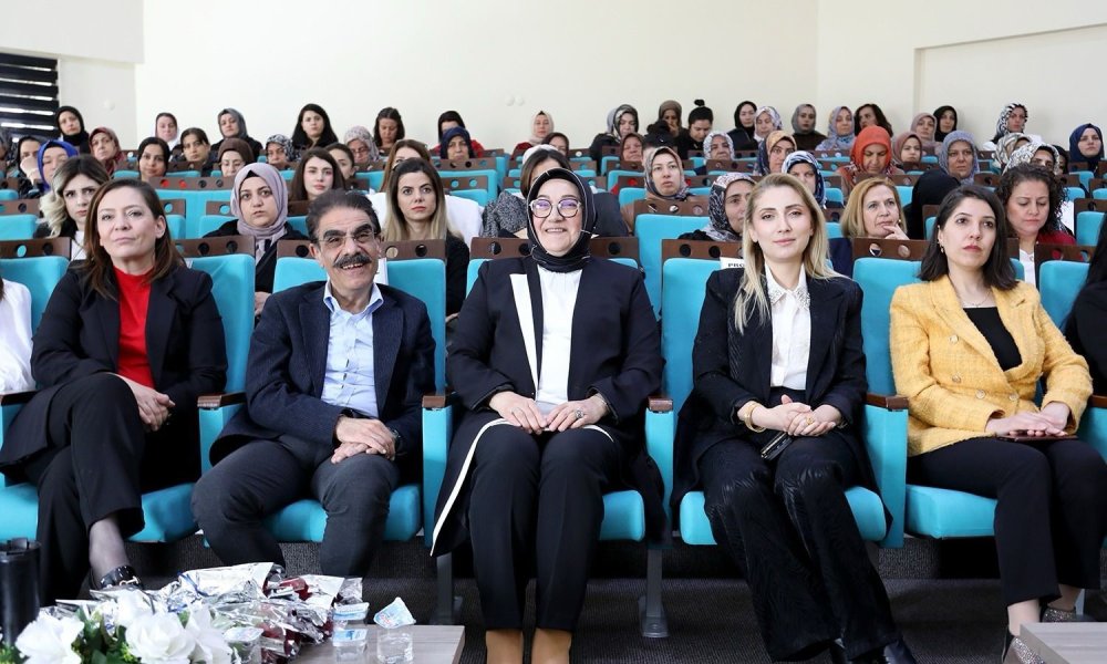 Van'da ’Her Şeye Rağmen, Mazeret Yok Çıkış Var’ semineri