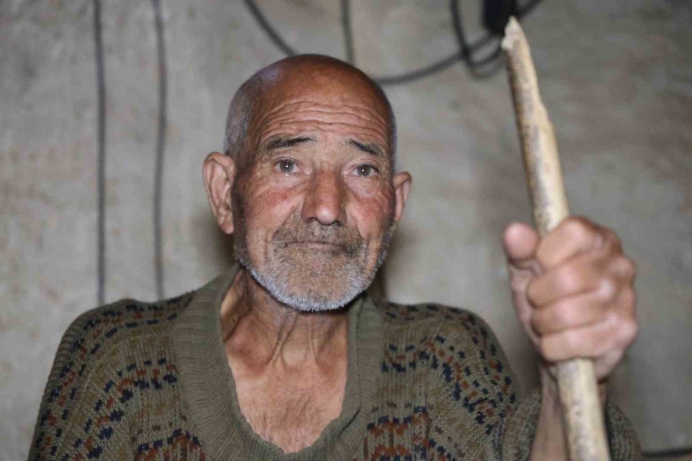 Ambulansa binerken ’Çizmelerim çıkarayım mı’ sözüyle gönülleri fethetti, hayatından dram çıktı