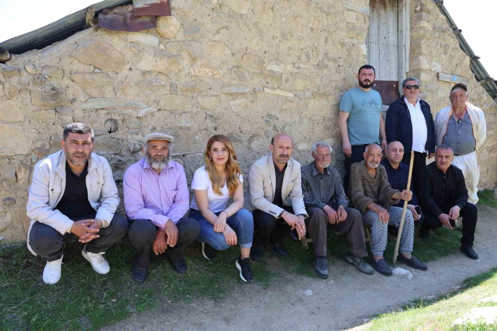 Ambulansa binerken ’Çizmelerim çıkarayım mı’ sözüyle gönülleri fethetti, hayatından dram çıktı