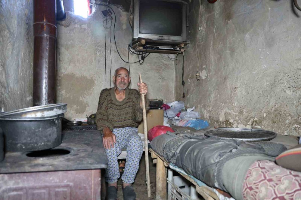 Ambulansa binerken ’Çizmelerim çıkarayım mı’ sözüyle gönülleri fethetti, hayatından dram çıktı