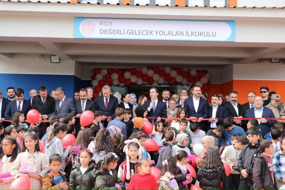 Bitlis'te ilkokul binası ve 112 Acil Komuta Merkezi hizmete açıldı