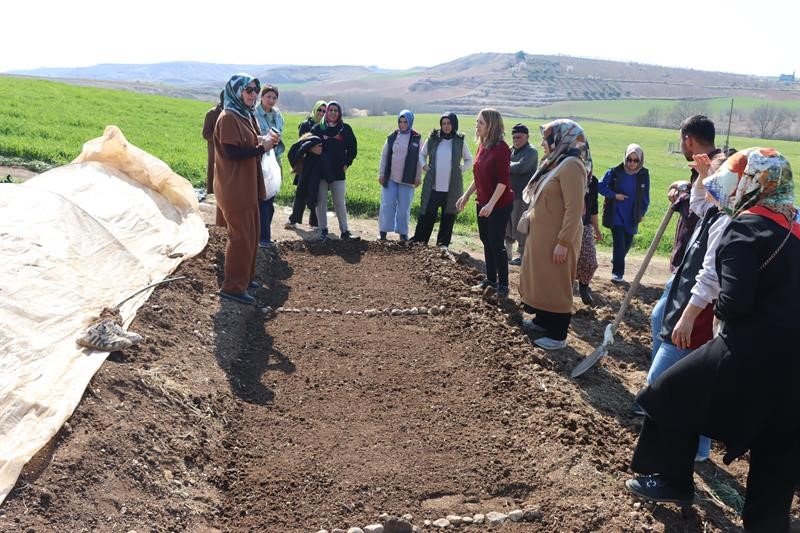 Adıyaman'da kadın çiftçilerle sebze fidesi yetiştirme kursu düzenlendi