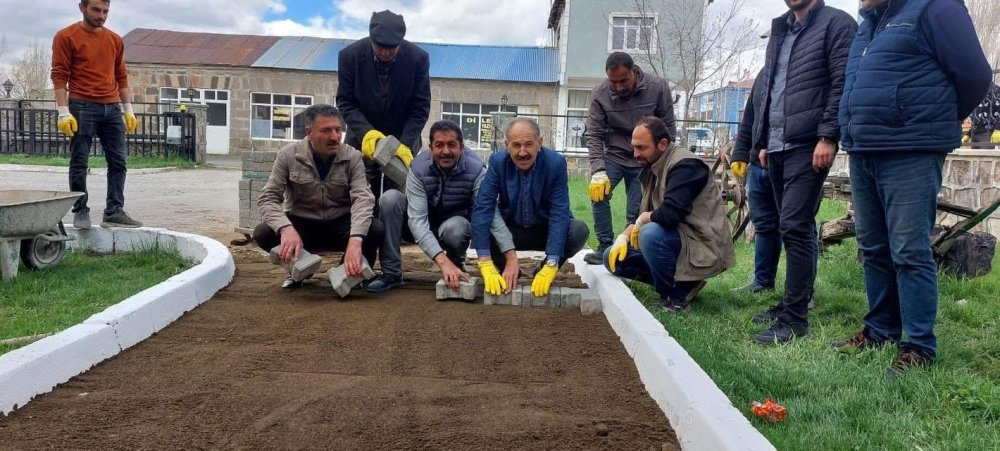 Kars'ta yol yapım çalışmaları başladı