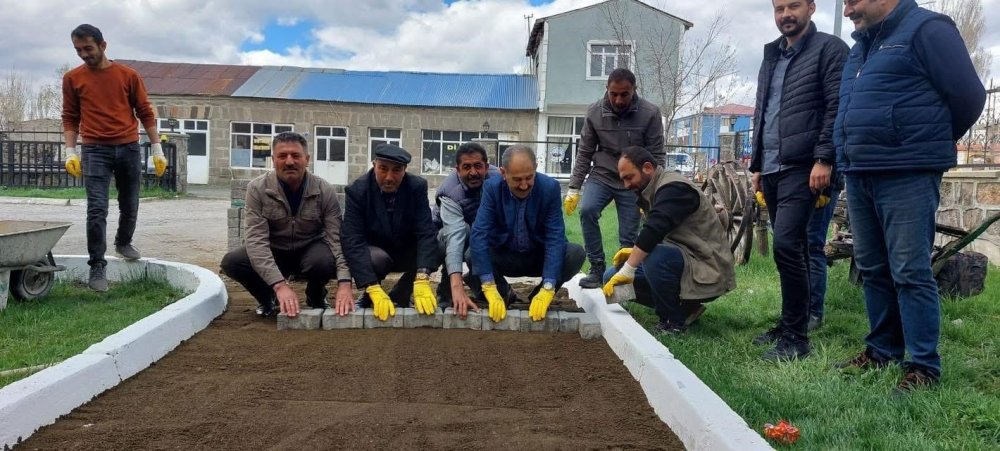 Kars'ta yol yapım çalışmaları başladı