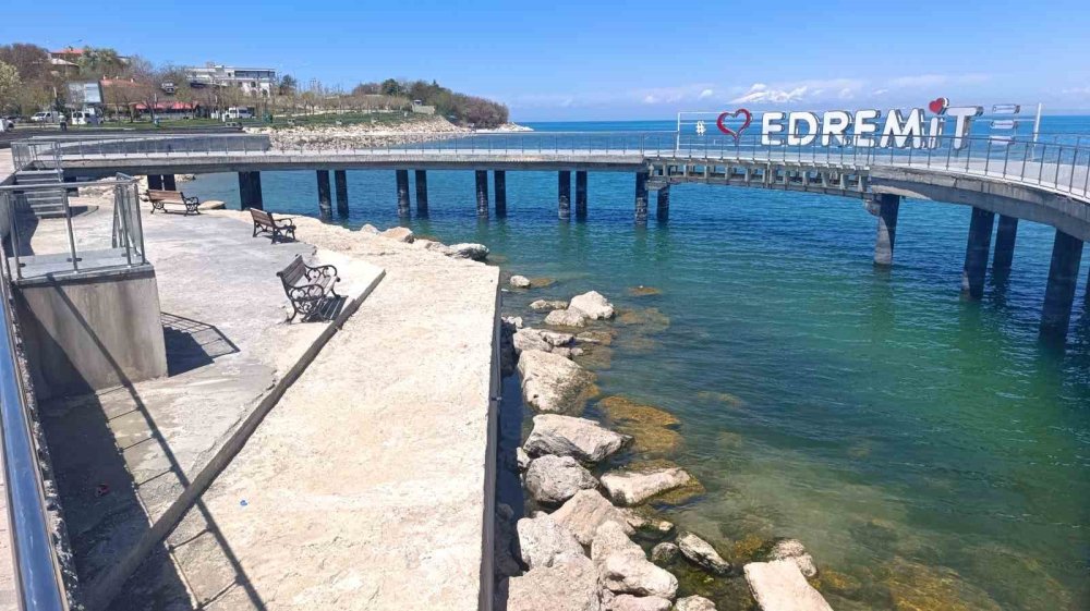 Nisan yağmurları yeterli olmadı: Van Gölü’nde çekilme devam ediyor