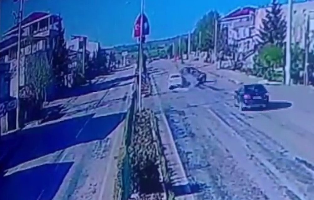 Adıyaman’da 2 otomobil çarpıştı