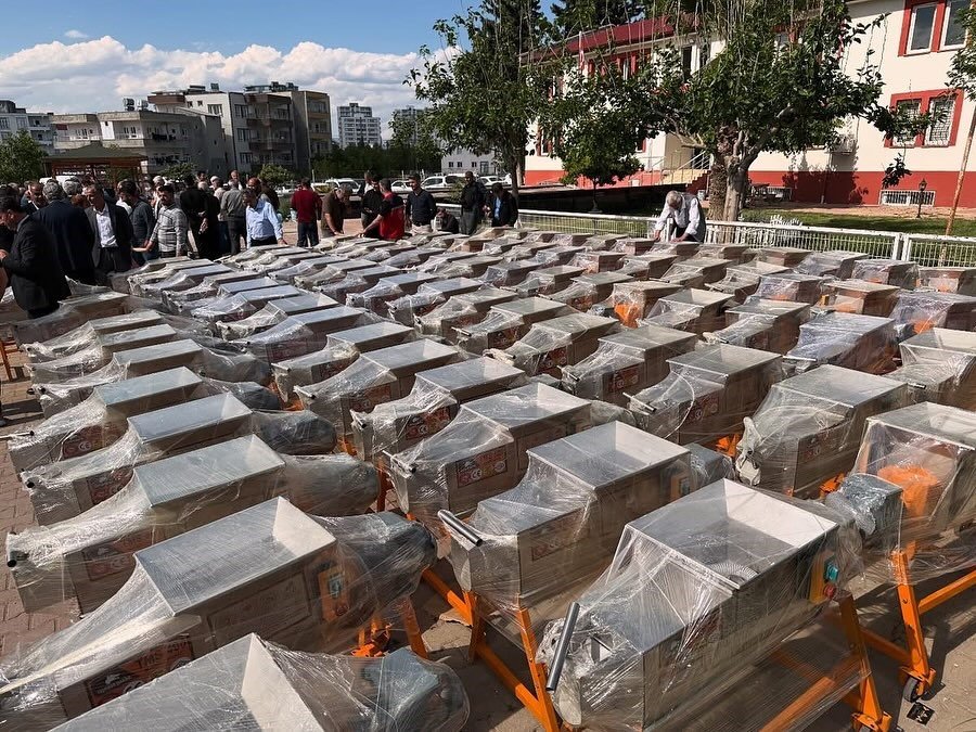 Adıyaman'da 99 çiftçiye üzüm sıkma makinesi dağıtıldı