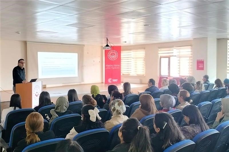 Ardahan’da "Çocukların Gelişimi ve Eğitimi" söyleşisi düzenlendi