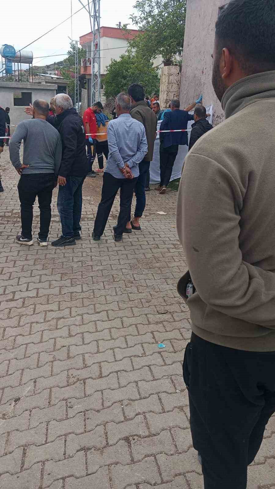 Geri manevra yaptı, 5 aylık hamile eşini ezdi: Genç kadın yaşamını yitirdi