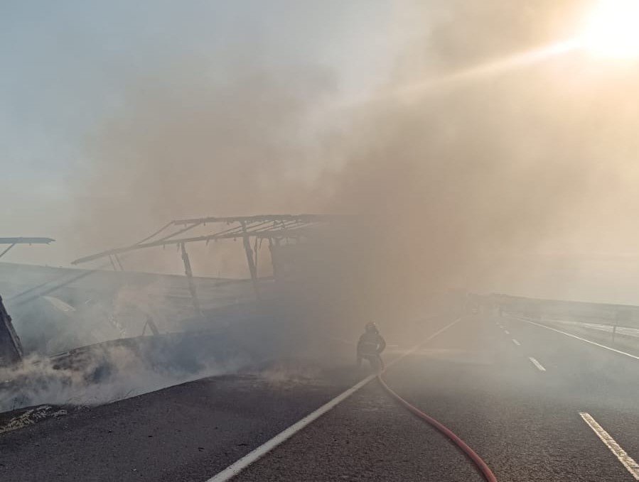 Şırnak’ta seyir halindeki tır alev aldı