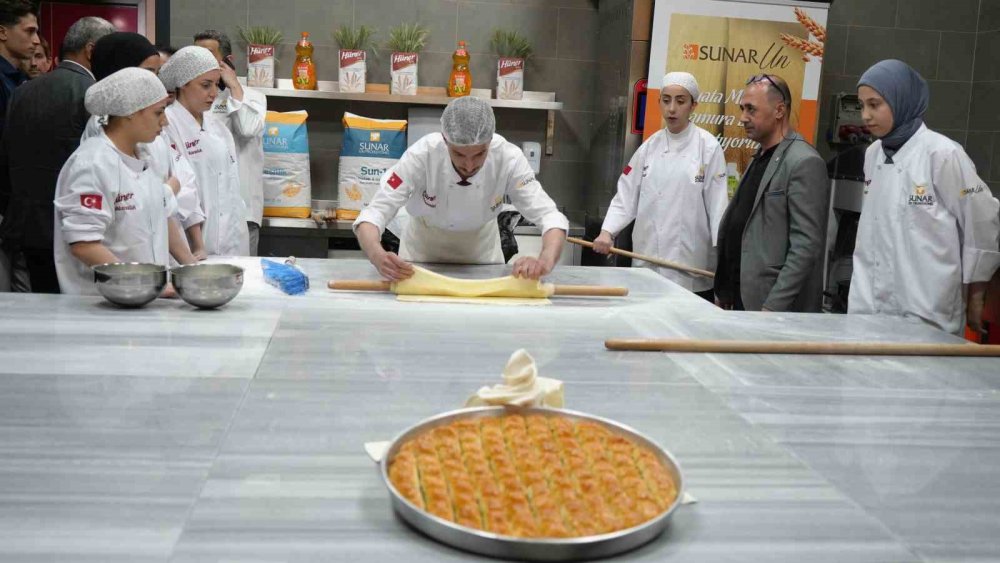 Sunar Un, ürünlerini Antep’te baklava ustaları ile buluşturdu
