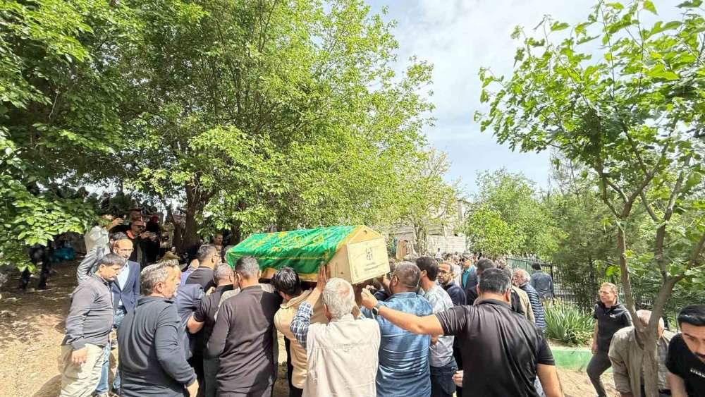 Gazeteci Özdal son yolculuğuna uğurlandı