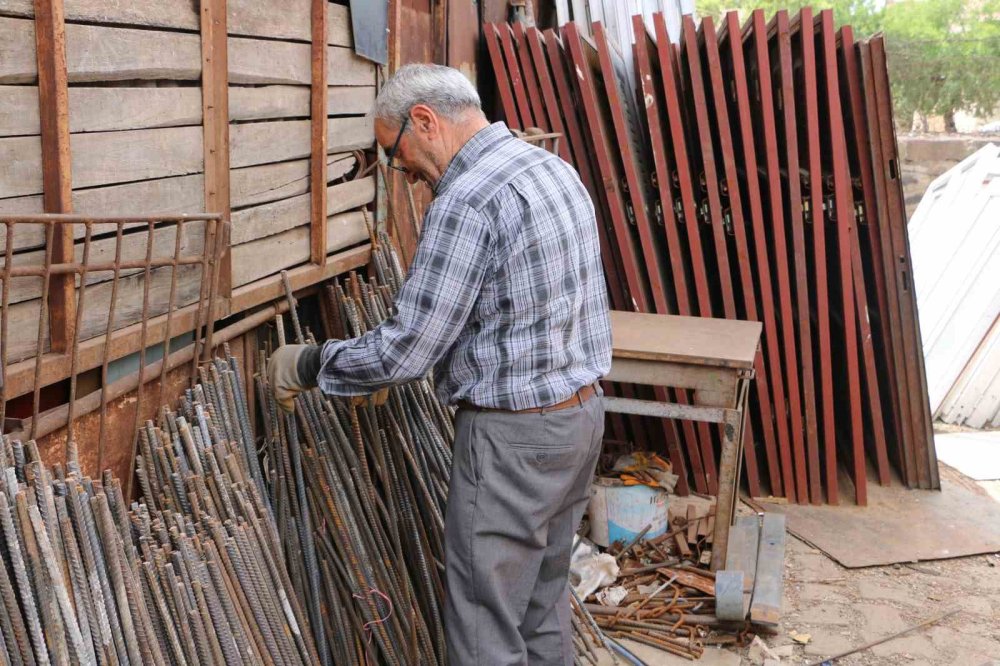 Hurdacı esnafı 1 Mayıs’ta da çalıştı
