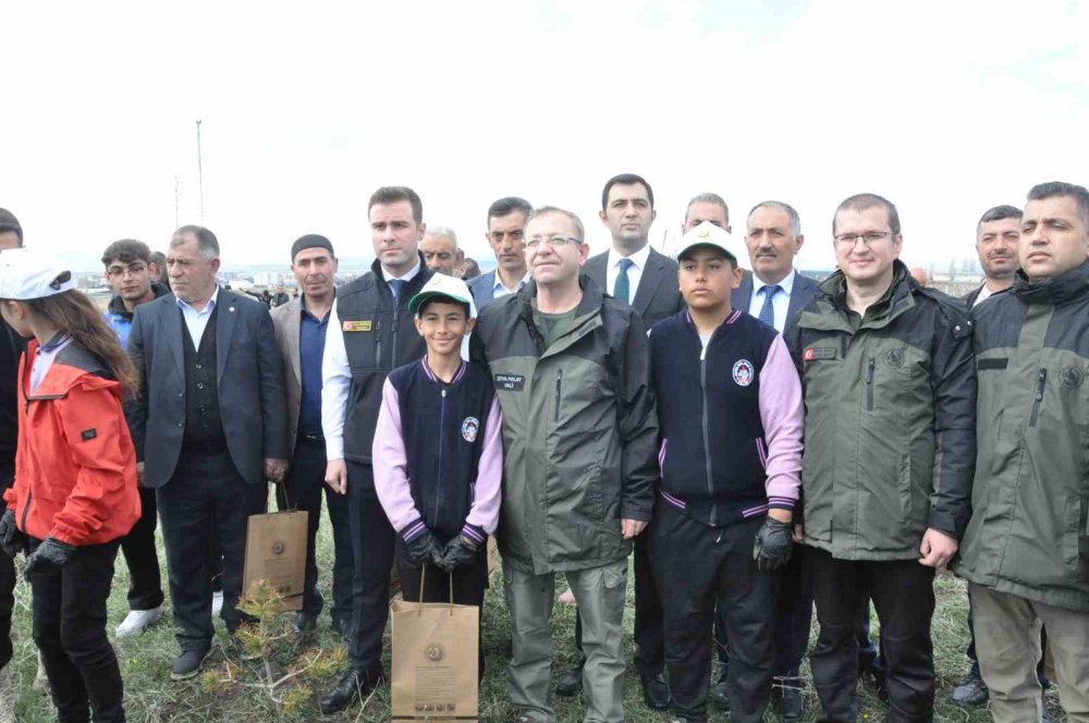 Kars’ta meyve ağaçları ekildi