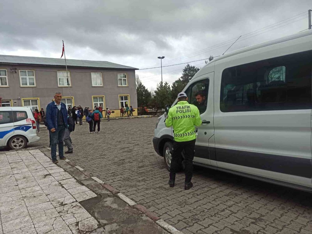 Kars’ta okul servisleri trafiğin denetiminde