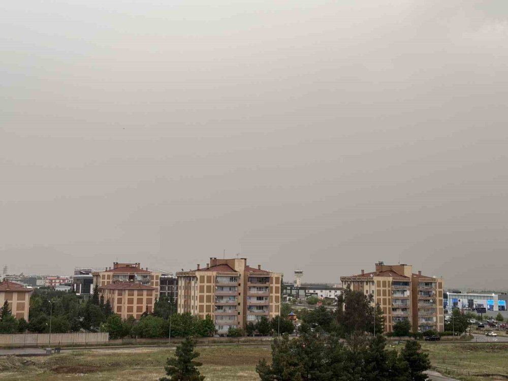 Kızıltepe'de toz taşınımı günlük yaşamı olumsuz etkiledi