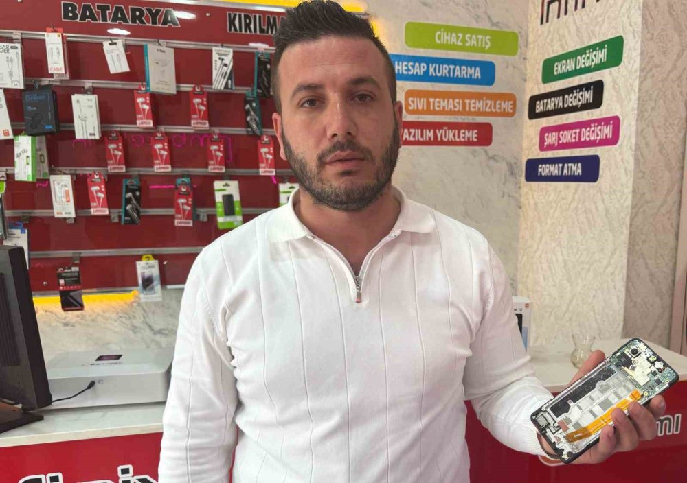 Telefonun bataryası tamir sırasında alev alarak patladı