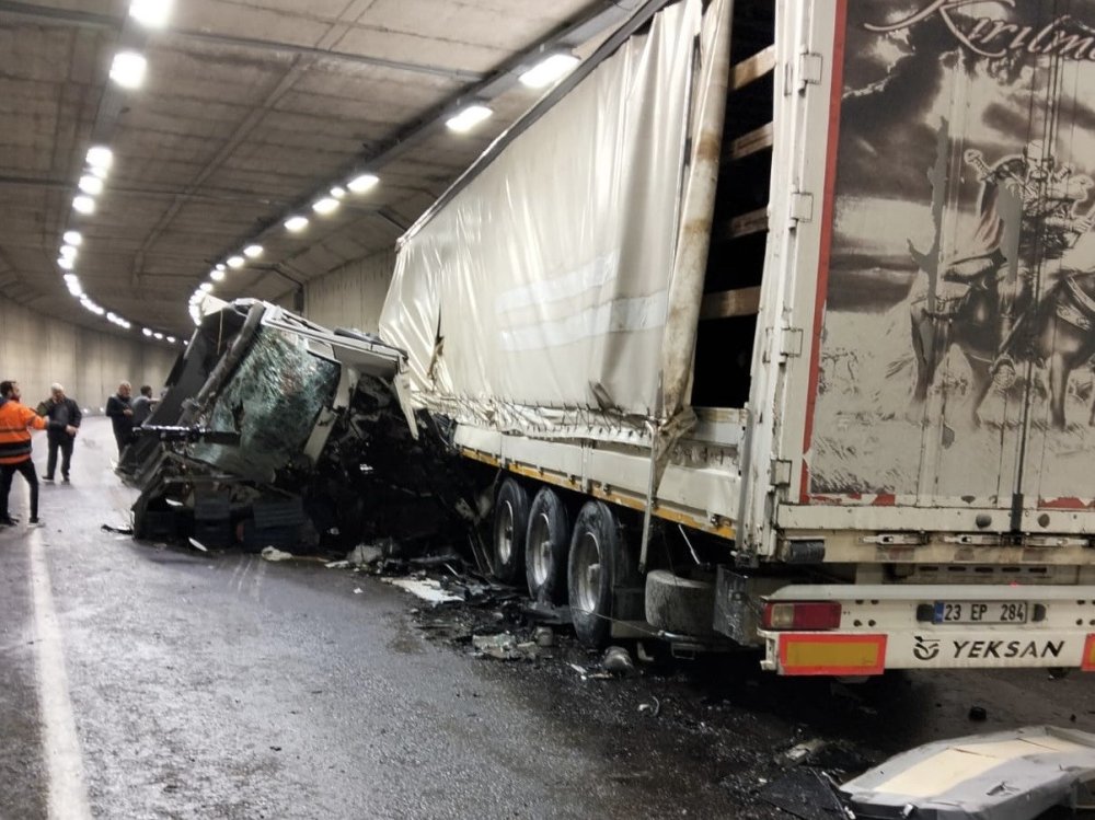 Erkenek Tüneli’nde trafik kazası: 1 ağır yaralı