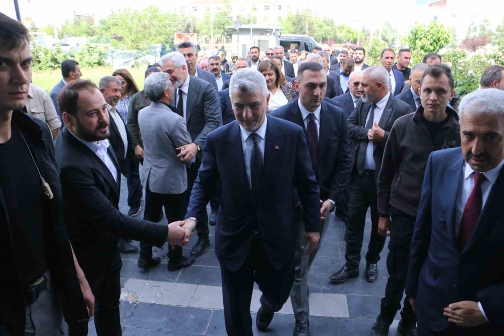 Ticaret Bakanı Bolat, Diyarbakır’da bir takım ziyaretlerde bulundu