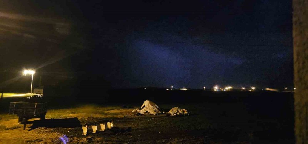Bitlis’te şimşekler geceyi aydınlattı