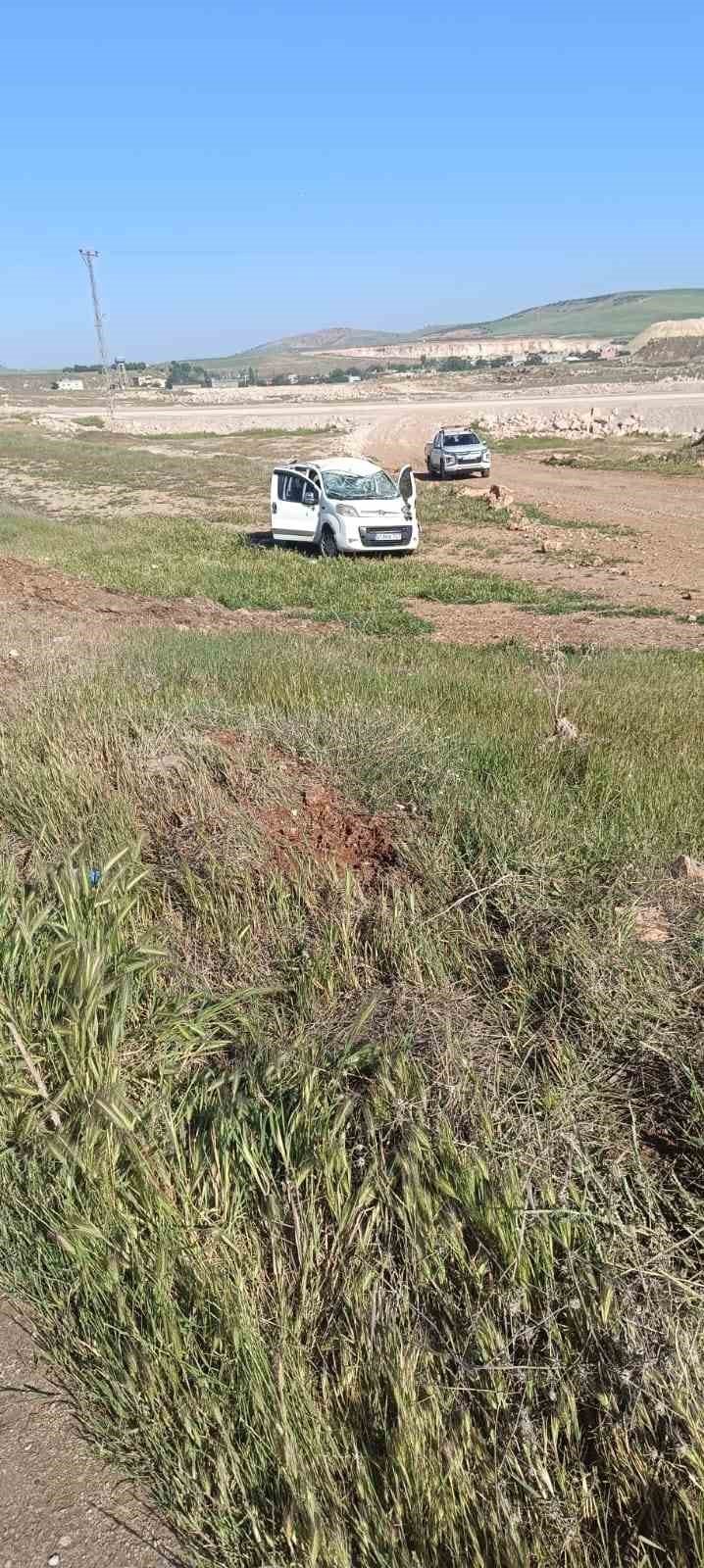 Mardin’de hafif ticari araç boş alana uçtu: 4 şahıs yaralandı