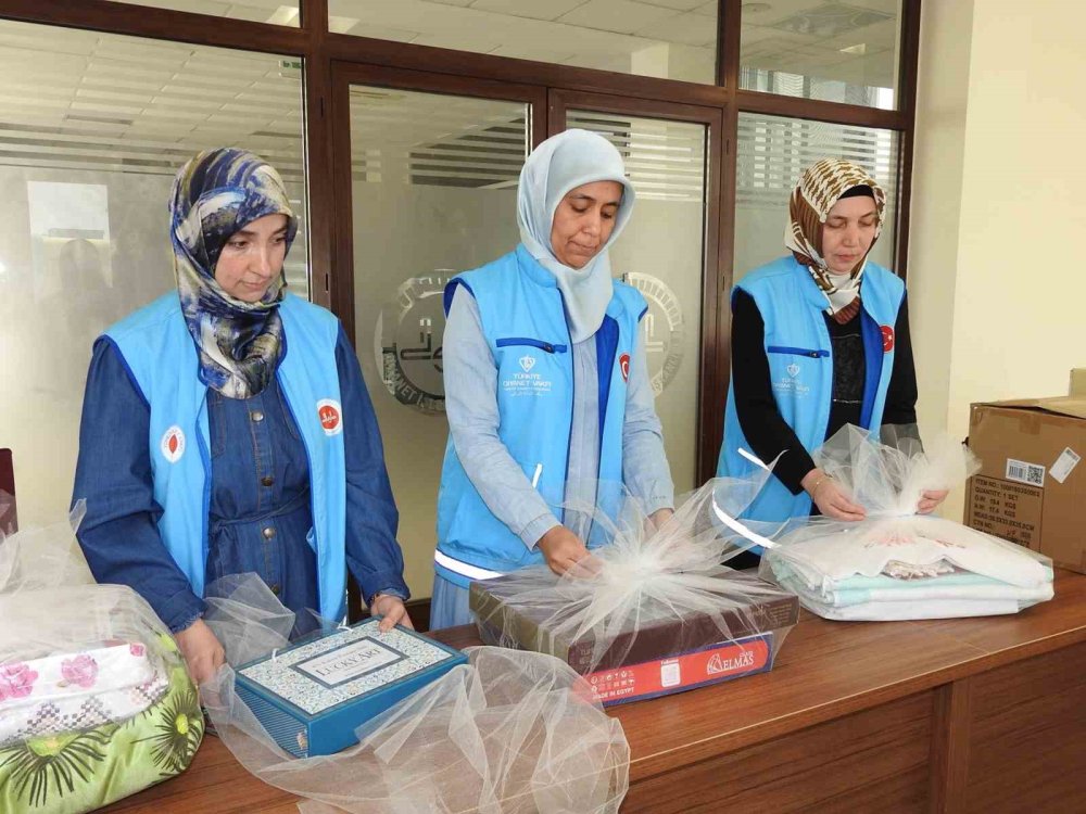 Antep'te annelere ve genç kızlara en mutlu günlerinde anlamlı hediye