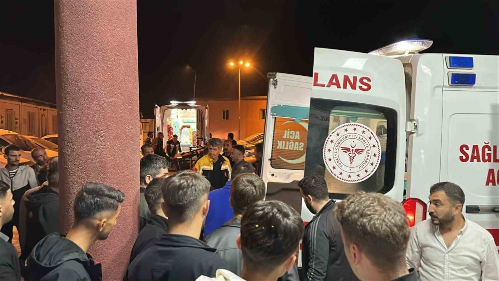 Hakkari’de iki araç kafa kafaya çarpıştı: 8 kişi yaralandı