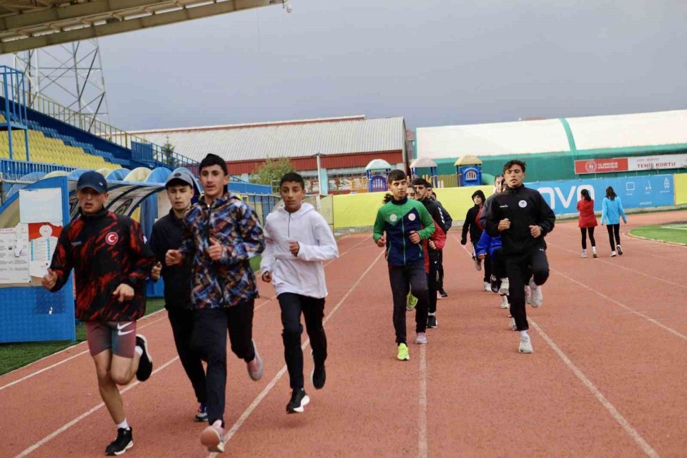 Atletizm yıldızları olimpiyat hedefi için ter döküyor