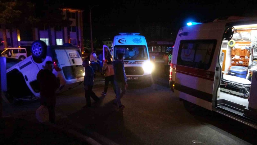 Malatya’da üç aracın karıştığı kazada 4 şahıs yaralandı
