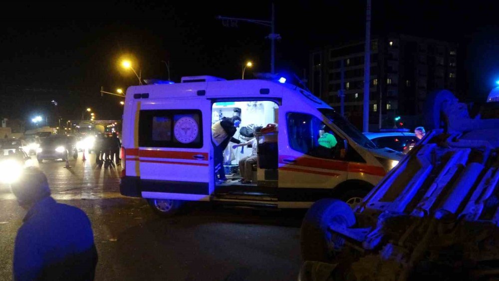 Malatya’da üç aracın karıştığı kazada 4 şahıs yaralandı