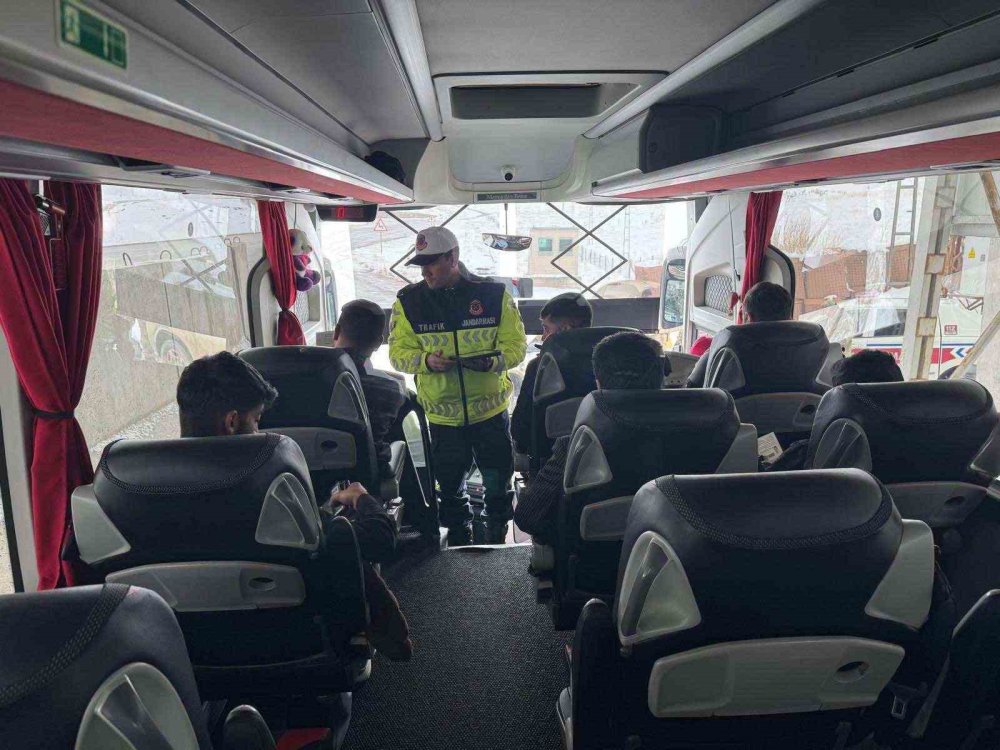 Ağrı’da jandarmadan trafik denetimi: 7 gözaltı