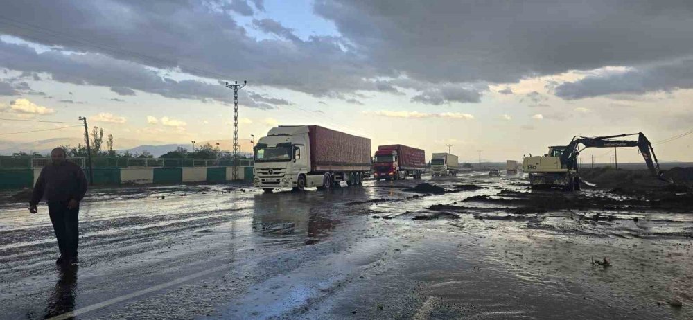 Aralık'ta sel hayatı olumsuz etkiledi