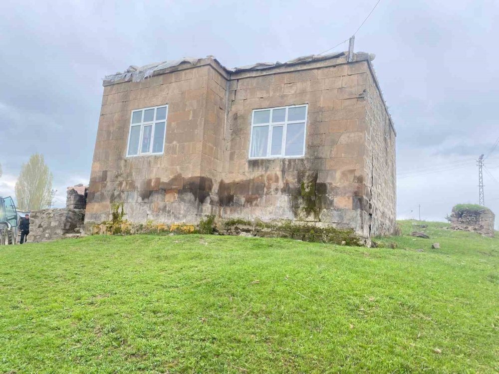 Bulanık'ta evin tavanı çöktü: 1 ölü