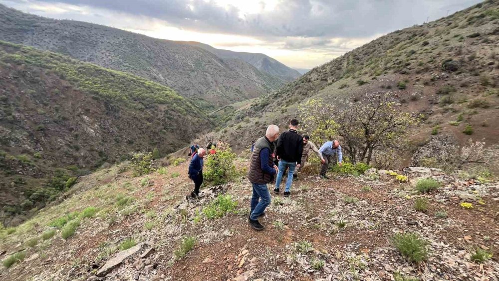 Palu'da uçurumdan düşen kişiyi itfaiye ekibi kurtardı