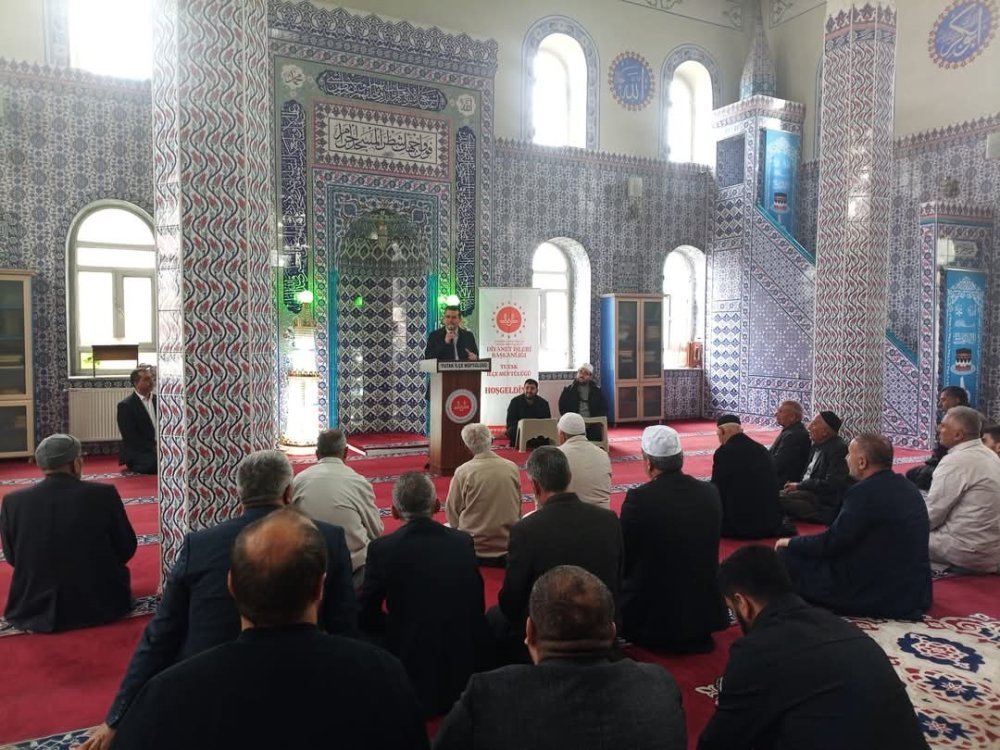 Ağrı'da hacı adayları kutsal topraklara uğurlandı