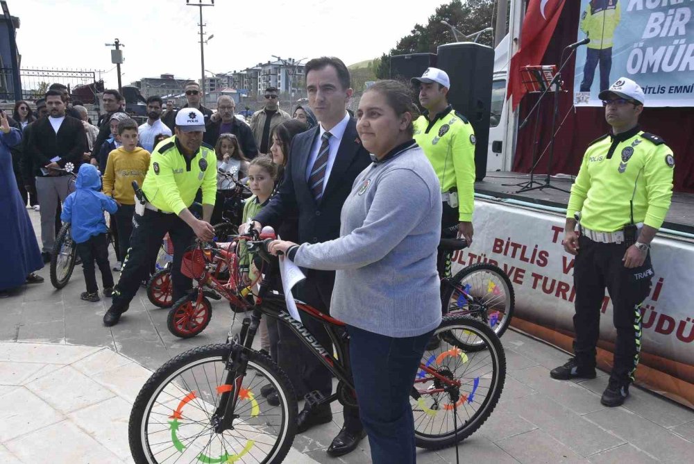 Bitlis’te Trafik Güvenliği Haftası etkinlikleri