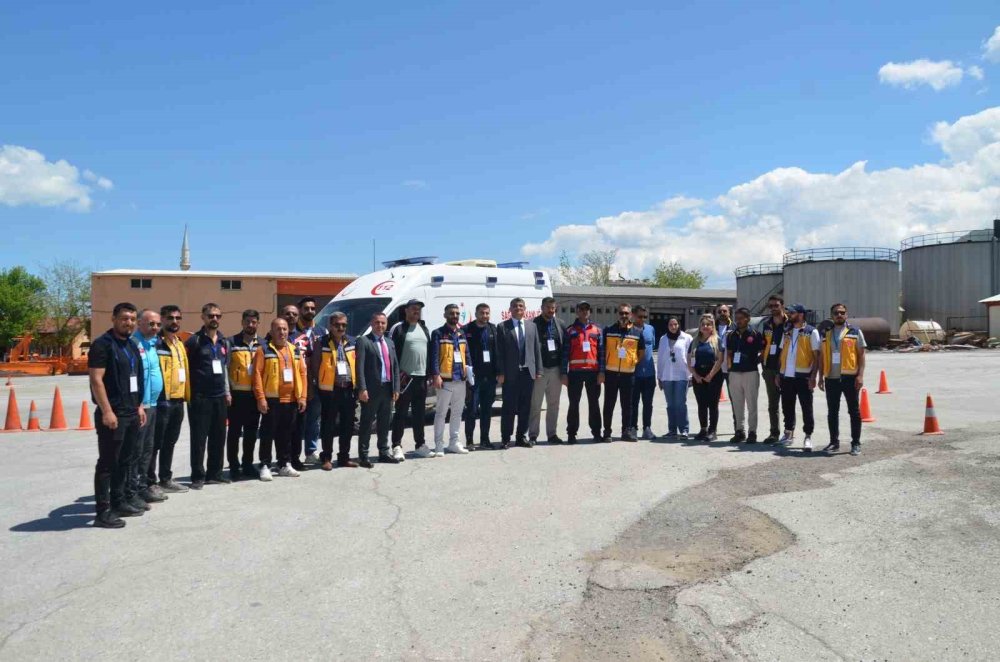 Hakkari, Muş, Ağrı ve Van'daki ambulans sürücülerine güvenli sürüş eğitimi