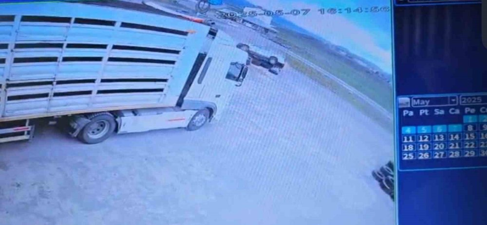 Karlıova'da iki araç çarpıştı: 2’si ağır 7 yaralı