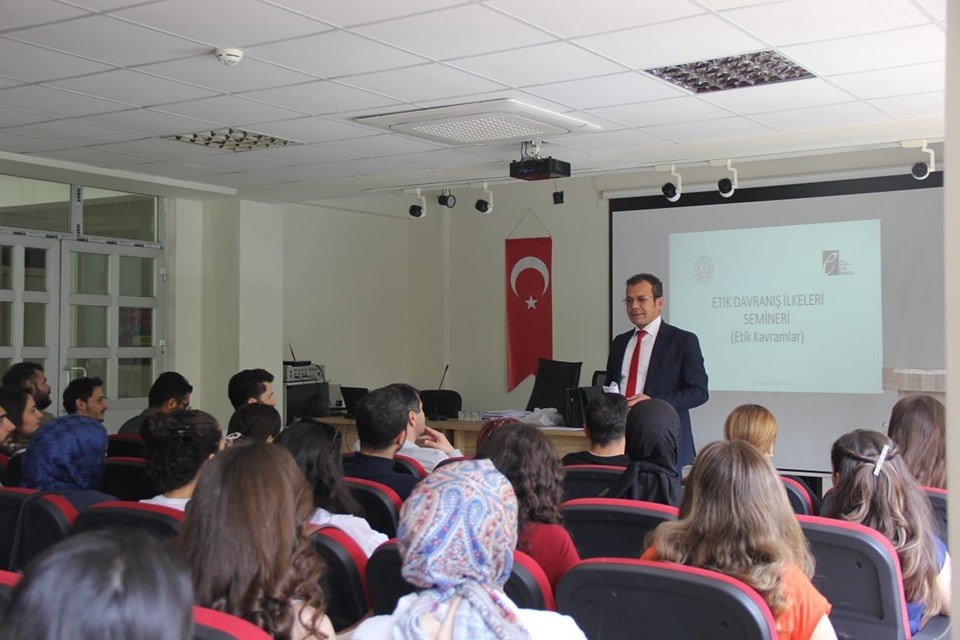 Şırnak'ta öğretmenlere "Etik Davranış İlkeleri" semineri verildi
