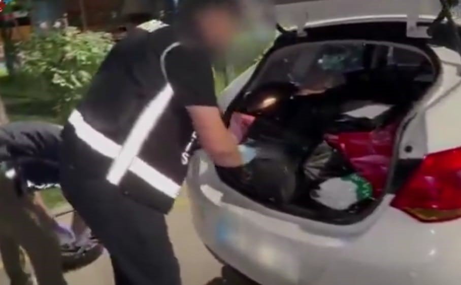 Torpidoya zulalanmış kaçak malzemeler ele geçirildi