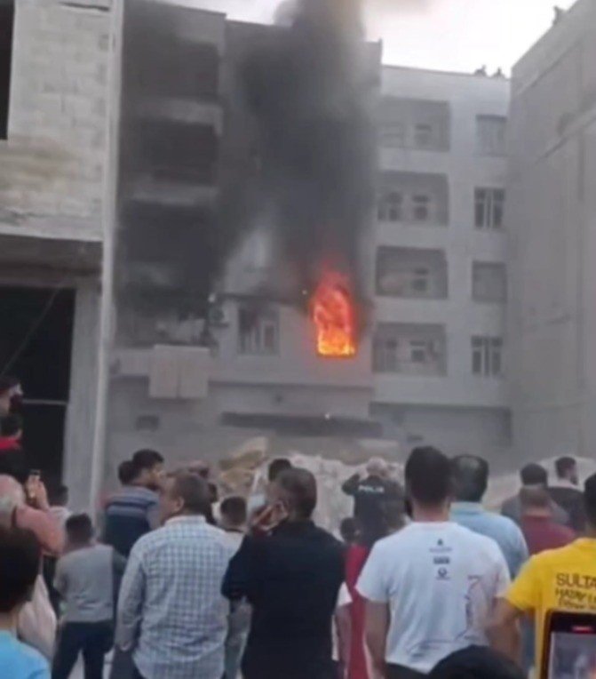 Urfa’da yangın paniği: Alev alev yanan daire küle döndü