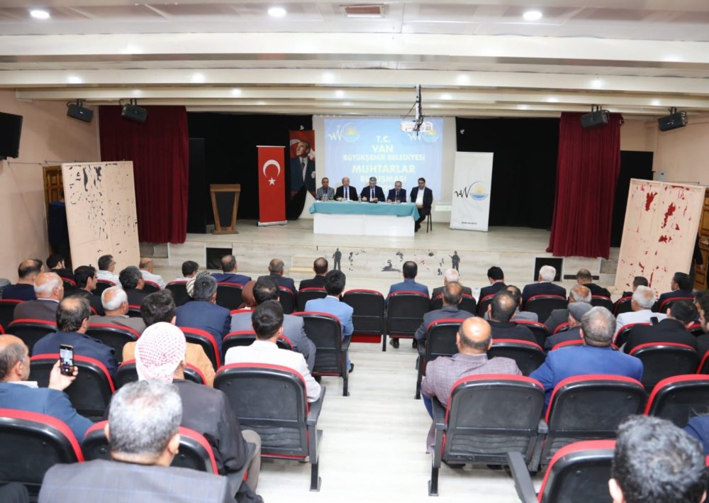 Van Büyükşehir Belediyesi, Çatak ve Bahçesaray’da mahalle muhtarları ile buluştu