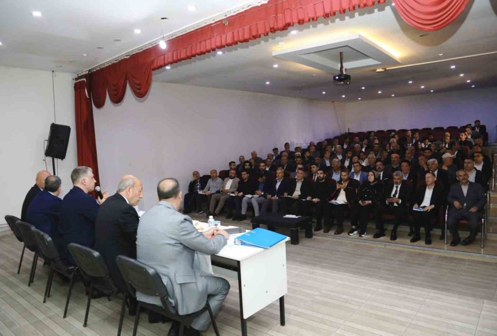 Van Büyükşehir Belediyesi, Çatak ve Bahçesaray’da mahalle muhtarları ile buluştu