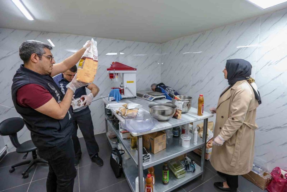 Van Büyükşehir Belediyesi zabıtasından kafelere denetim